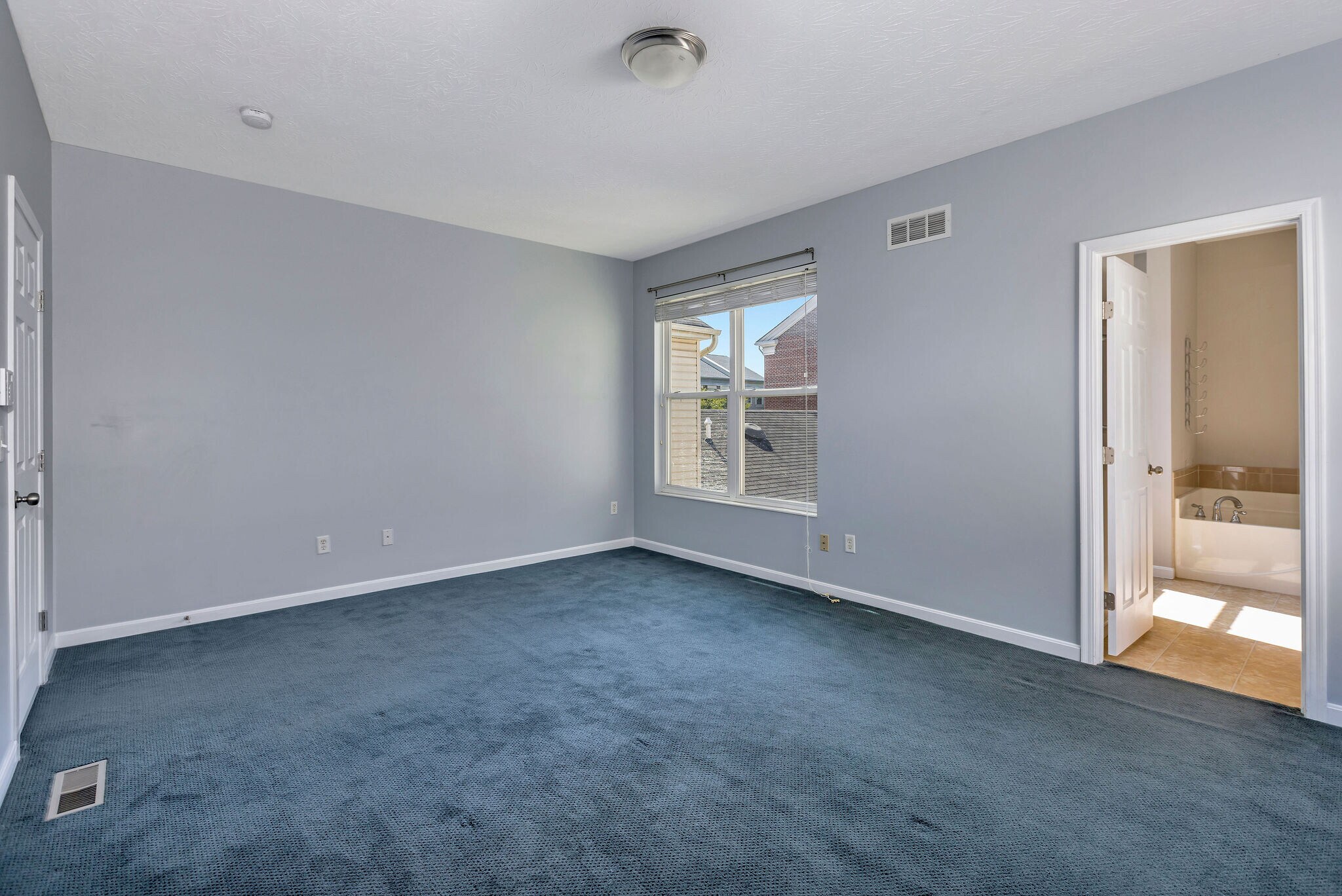 Building Photo - 1441 Laurel Park Dr
