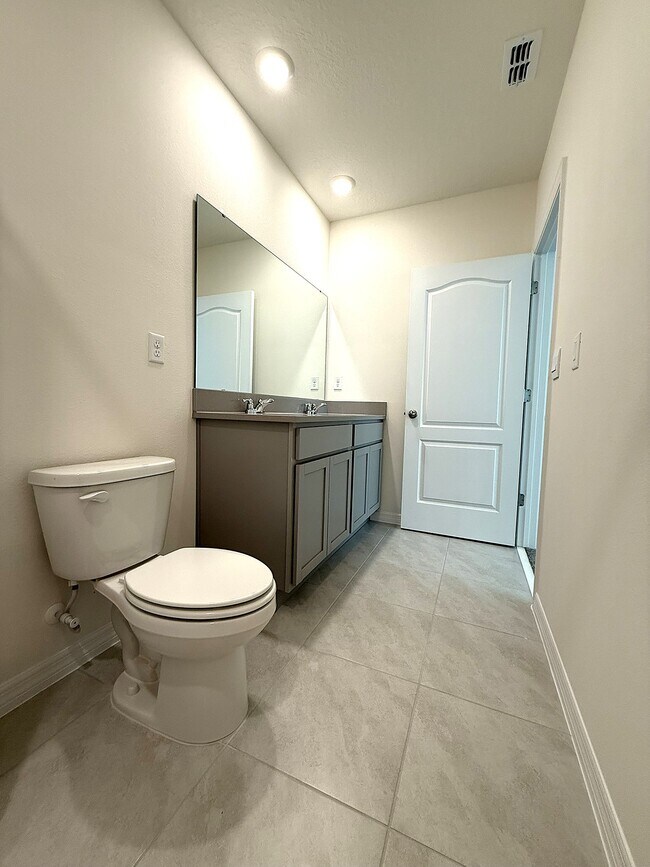 Building Photo - 1967 Tamarack Pass