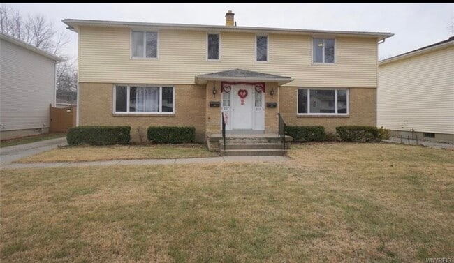 Building Photo - 225 Sunshine Dr