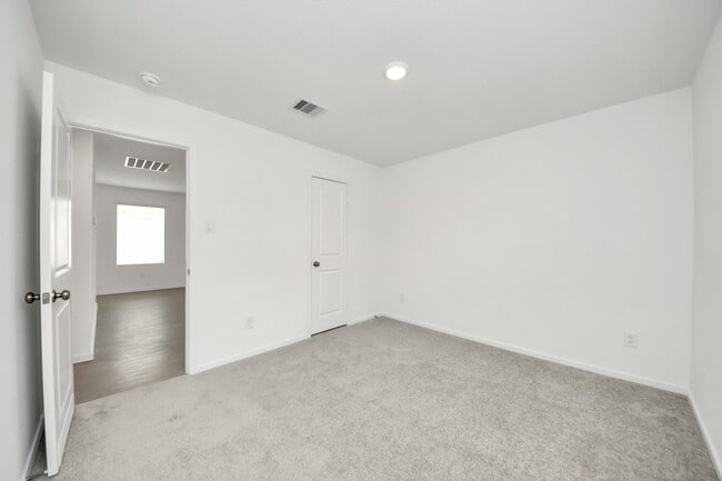 Building Photo - 1220 Charlotte Wy