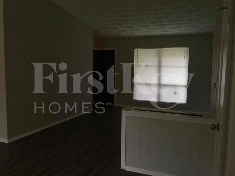 Building Photo - 6318 Songwood Dr