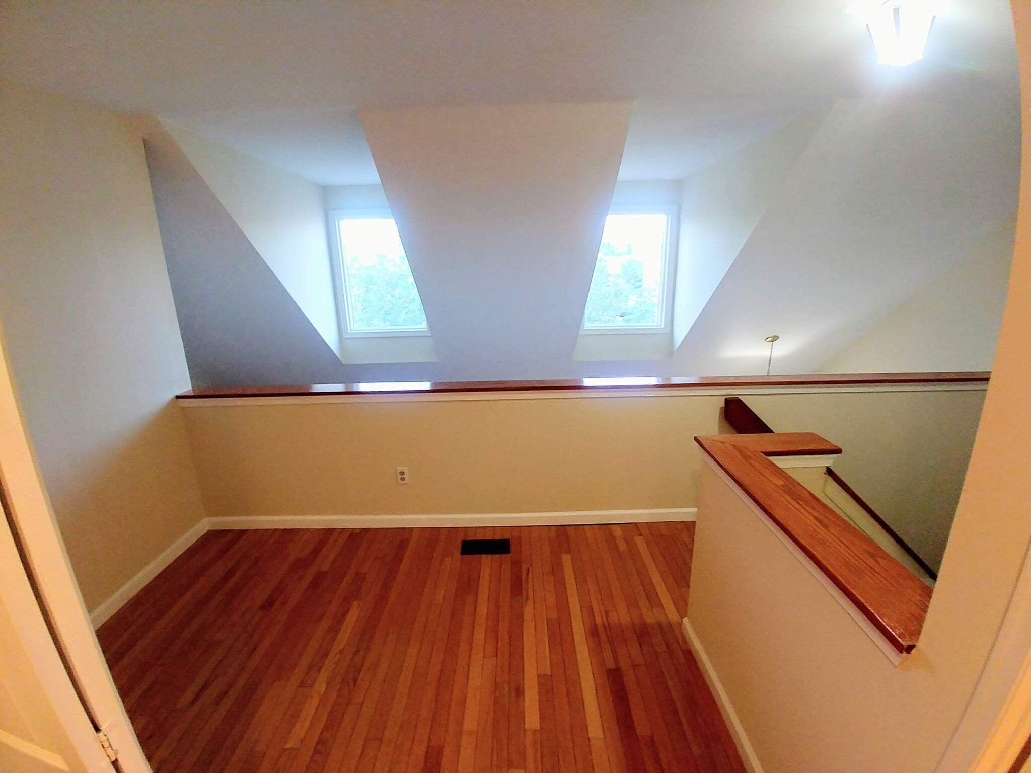 Upstairs landing area - 15 Hanover Ct