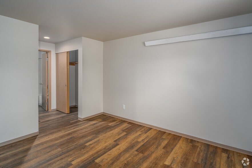 2BR, 1BA - 862SF - Bedroom - The Lexington Apartments