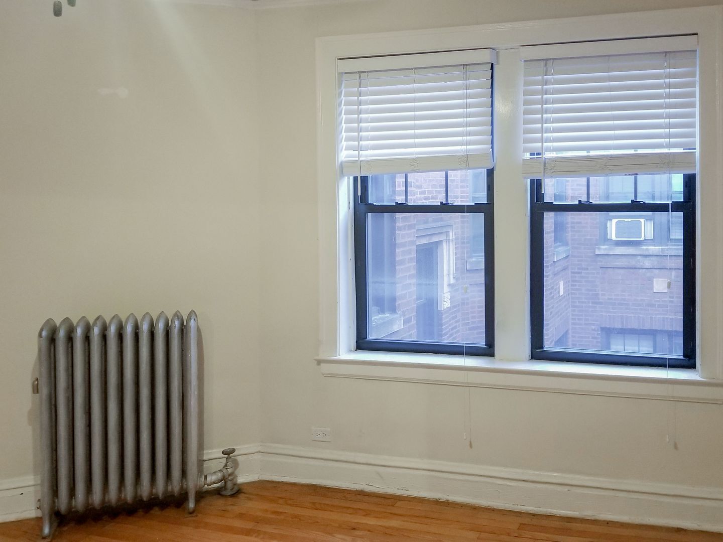 Building Photo - 4723 N Leavitt St