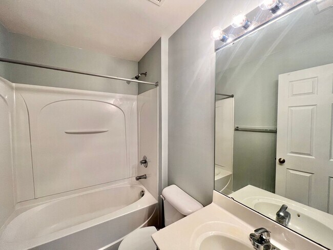 Building Photo - Charming 3BD, 2.5BA Raleigh Townhome with ...