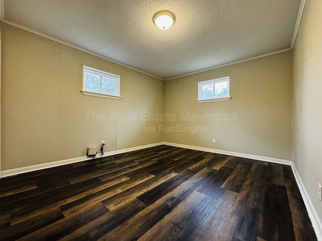 Building Photo - 289 Pine Ave