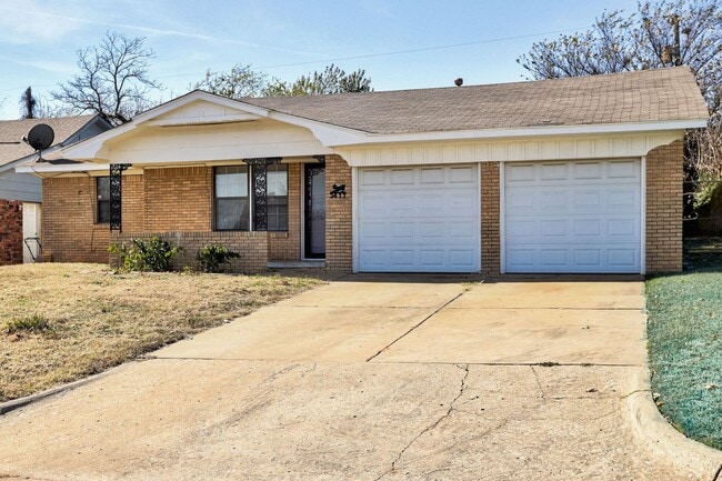 Building Photo - First Full Month's Rent Free! Spacious 3BD/1.BTH Home in Spencer