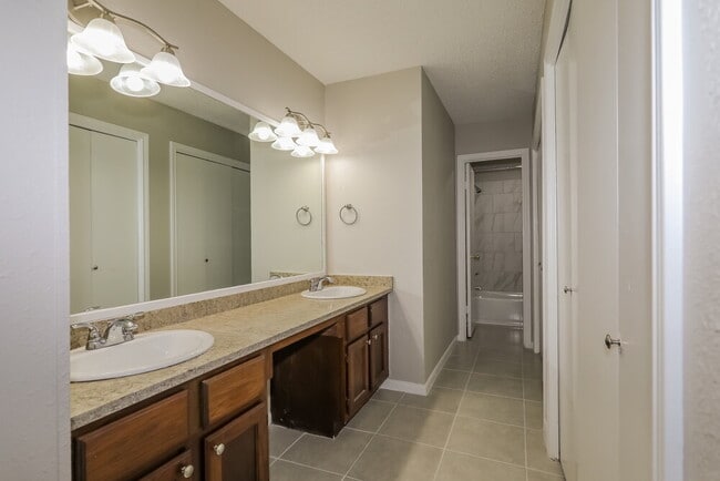 Building Photo - 16919 Amidon Dr