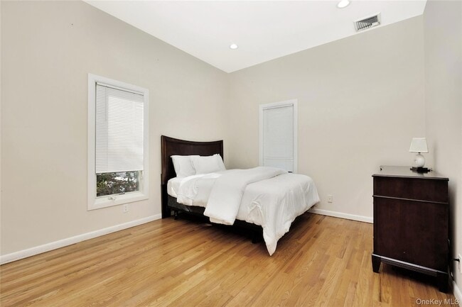 Building Photo - 54 Matlock St