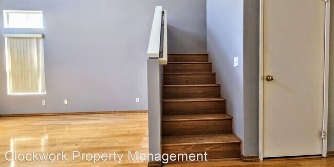 Building Photo - 3 br, 2 bath House - 305 Oakview Dr