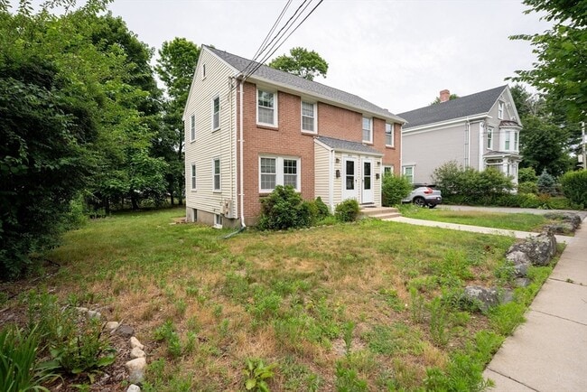 Building Photo - 993 Massachusetts Ave