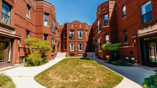 Building Photo - 3710 W Wrightwood Ave