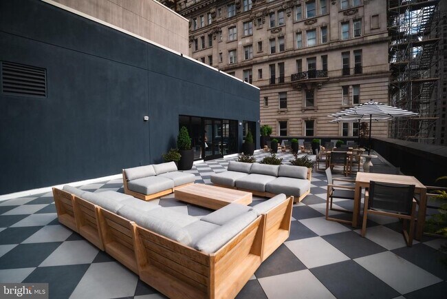 Building Photo - 200S Broad St