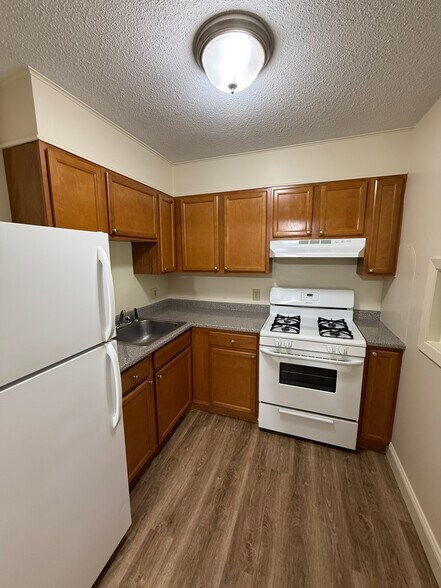 Building Photo - Parkway Apartments