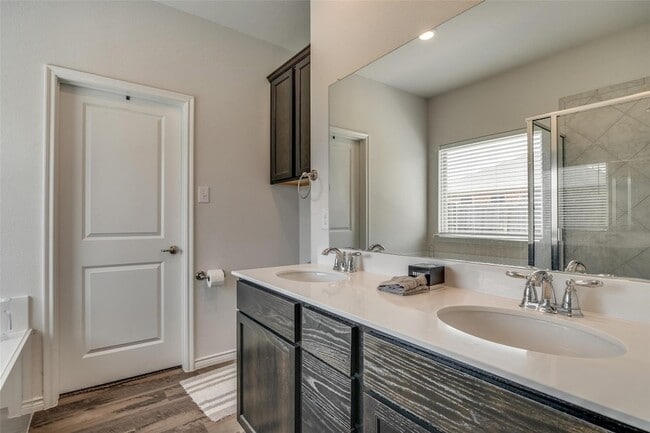 Building Photo - 2724 Pease Dr