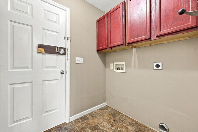 Building Photo - 570 Buchanan Rd