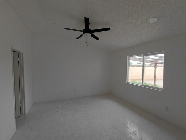 Building Photo - Spacious Home for Rent in Imperial!