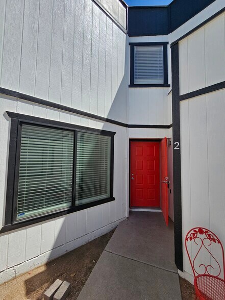 Building Photo - 1766 E Pepper Cir