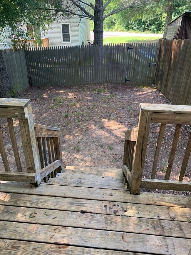 Building Photo - Gorgeous 3 Bedroom Townhouse in King George