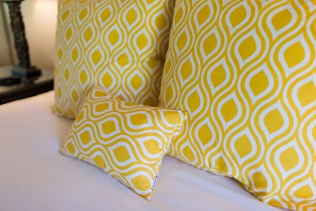 Building Photo - 662 Cottage Dr