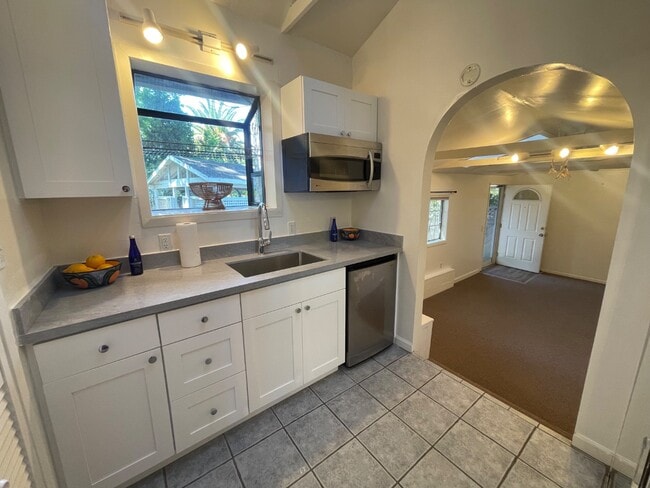 Building Photo - 38 Rosebank Ave