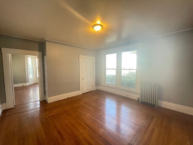 Building Photo - 341 Hanover St