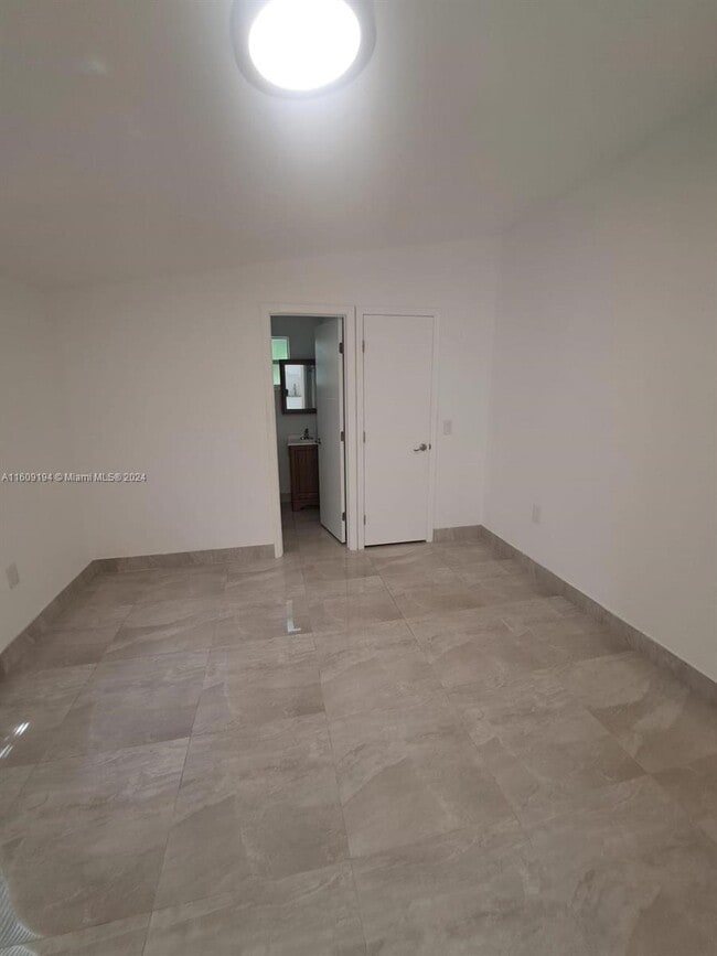 Building Photo - 409 SW 29th Ave