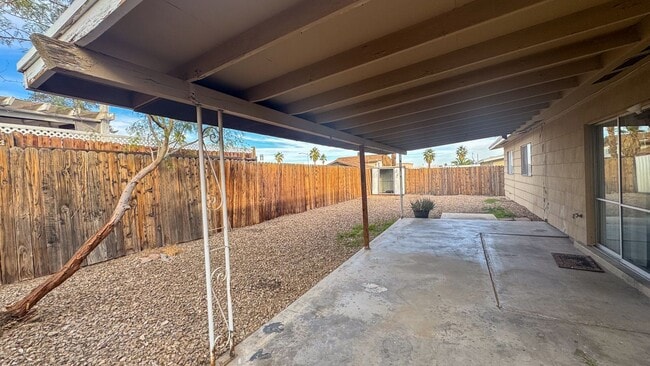 Building Photo - 3-Bed, Single Story Home in NON-HOA community