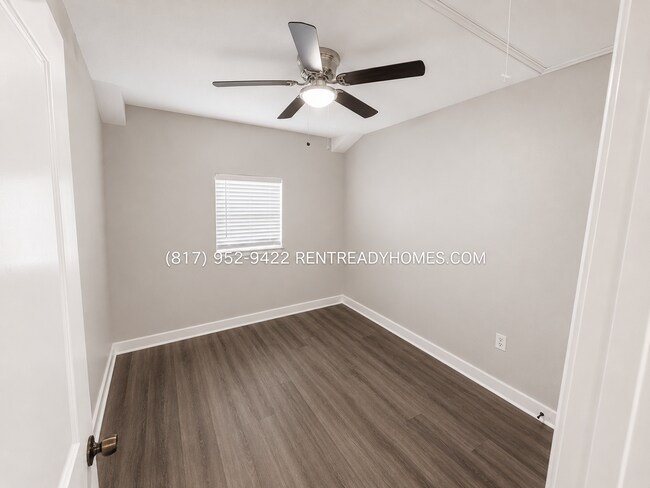 Building Photo - 903 Progreso Dr