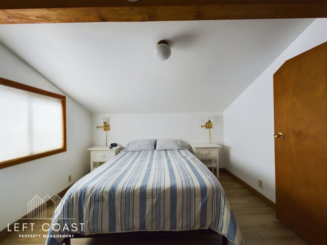 Building Photo - 1033 NW Inlet Ave