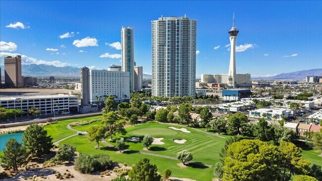 Building Photo - RENOVATED 3BD/2BA LV COUNTRY CLUB GUARD GATED