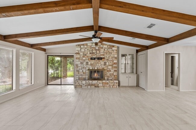 Building Photo - 106 Cross Bow