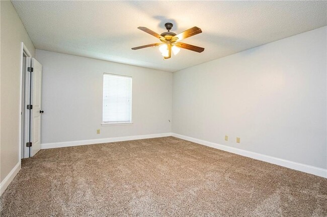 Building Photo - 2726 W Highland Cir