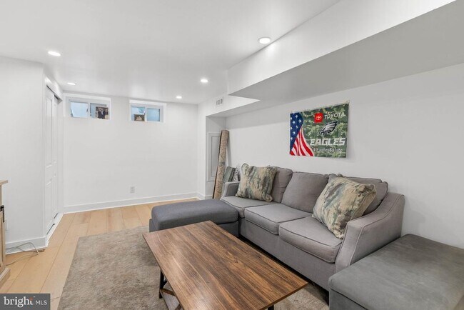 Building Photo - 1743 McClellan St