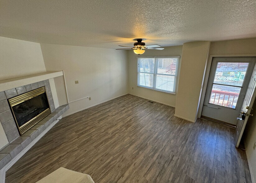 Building Photo - 6913 Yellowpine Dr