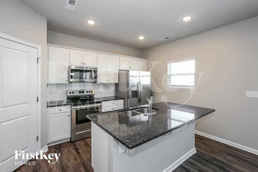 Building Photo - 7607 Wallace Farm Ln