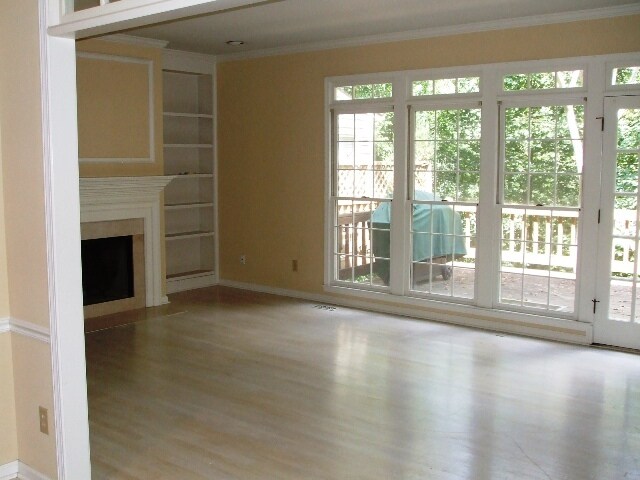 Building Photo - 2562 Oakwood Trce