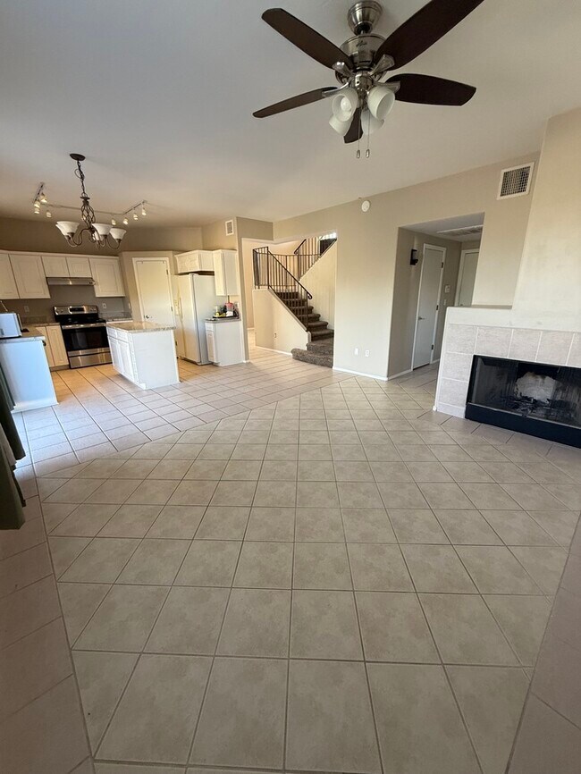 Building Photo - HOUSE FOR RENT