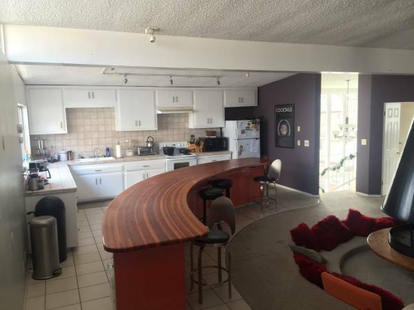 Kitchen - 1111 Cypress Ave