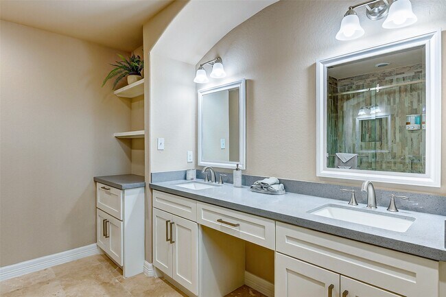 Building Photo - 3807 W Orem Dr