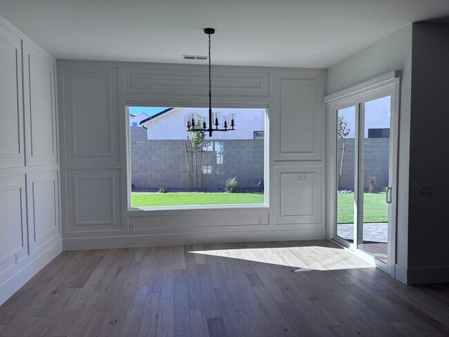 Building Photo - Beautiful 5 bed 4 bath home in Desert Canyon