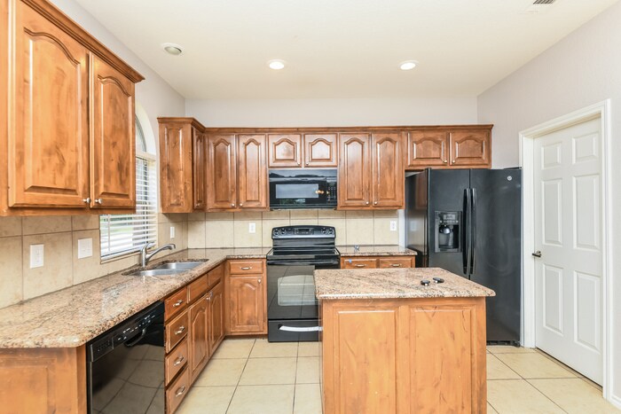 Building Photo - 1216 Sunderland Ln