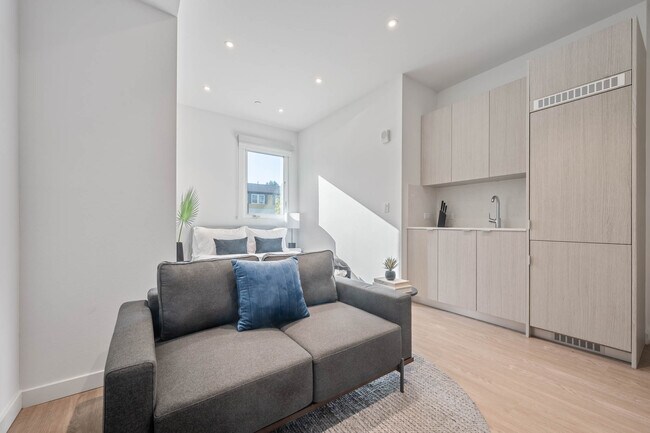 Building Photo - 5851 W 88th St