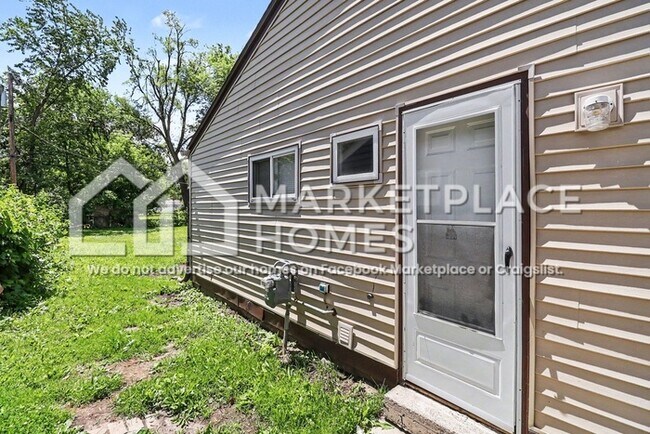 Building Photo - 26437 Lehigh St