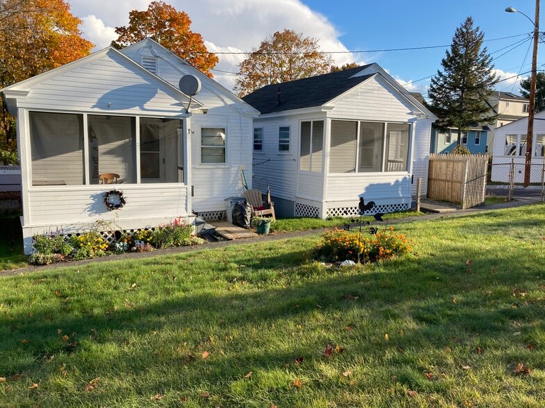 Building Photo - 31 W Old Orchard Ave