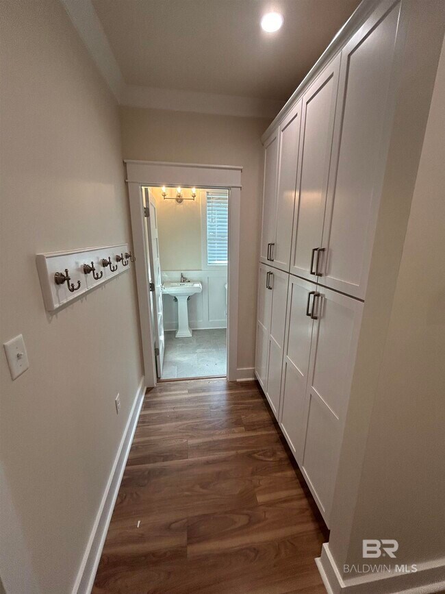 Building Photo - 5126 Pine Rd