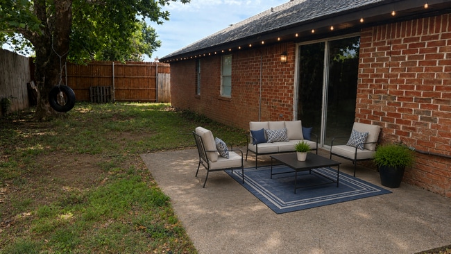 Building Photo - 808 Mars Cir