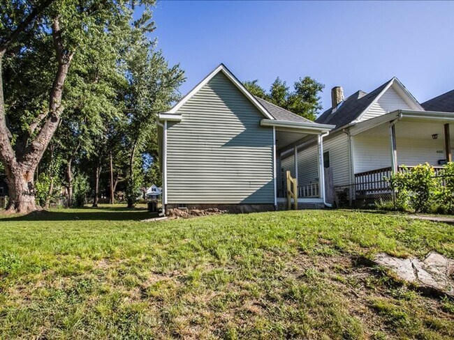 Building Photo - Charming bungalow in the Northeast