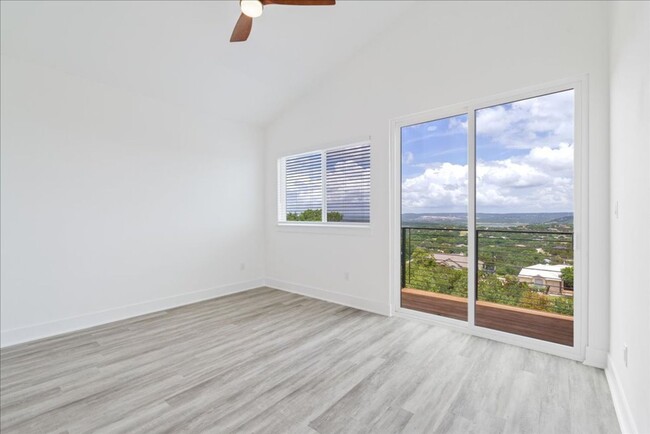 Building Photo - 1 month FREE rent Lake Travis Luxury!