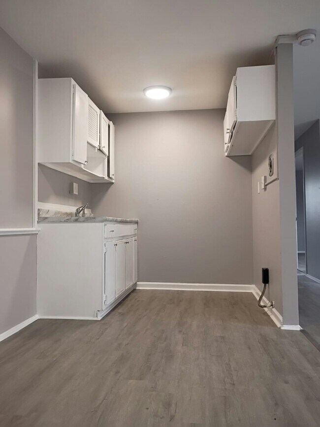 Building Photo - 13430 Euclid Ave